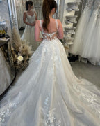Designer White A-line  Spaghetti Straps Sleeveless Tulle Wedding Dresses With Lace