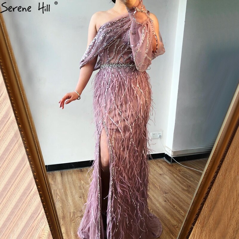 Dubai Eine Shouder Wein Roten Abendkleid Kleider Feder Split Perlen Luxus Meerjungfrau Formale Kleid 2025 LA70513 