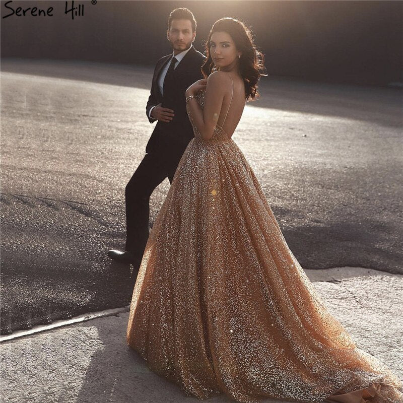 Vestidos de noche sexys con brillo y espalda descubierta en dorado de Dubái 2025, vestidos de noche playeros de lujo sin mangas LA60854 
