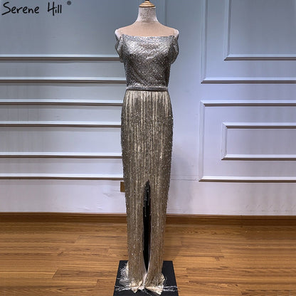 En oferta, sin devoluciones ni reembolsos. Vestidos de noche sexys de Dubái dorados con cuello barco y borlas. Vestidos de noche cortos de lujo sin mangas con lentejuelas y cuentas. Foto real LA60826
