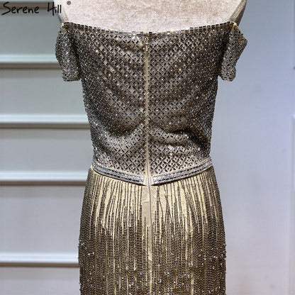 En oferta, sin devoluciones ni reembolsos. Vestidos de noche sexys de Dubái dorados con cuello barco y borlas. Vestidos de noche cortos de lujo sin mangas con lentejuelas y cuentas. Foto real LA60826