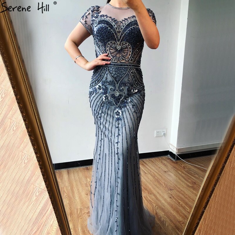 Vestido de noche estilo sirena gris de Dubái con escote redondo, cuentas y diamantes, de lujo, manga corta, formal, 2025, LA70152 