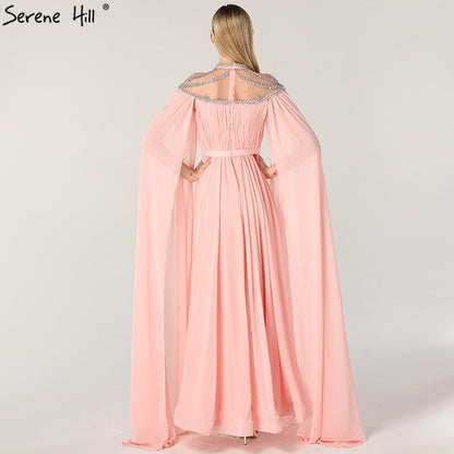 Zum Verkauf Keine Rückgabe Keine Rückerstattung Dubai Rosa Stehkragen Chiffon Abendkleider Design Diamant Ärmellose Strand Abendkleider 2025 LA60736 