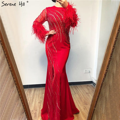 En oferta, sin devolución ni reembolso. Vestido de noche estilo sirena con cuello redondo, lentejuelas y cuentas en rojo de Dubái, plumas y mangas largas, 2025 LA70379. 