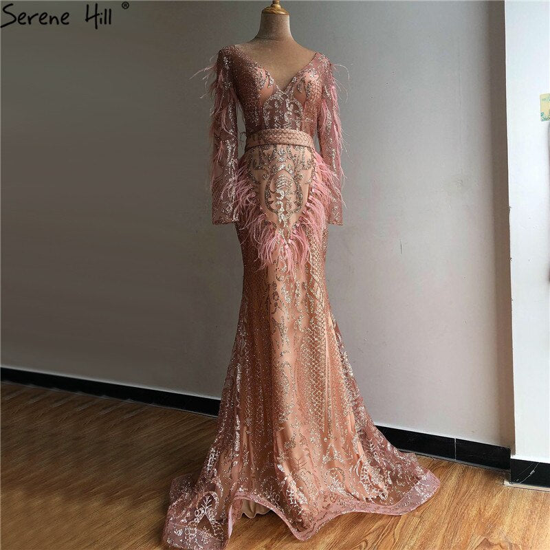 En oferta, sin devolución ni reembolso. Venta Dubai, vestido de noche sexy de sirena en oro rosa 2025, vestido formal de lujo con plumas y cuentas brillantes LA60902. 