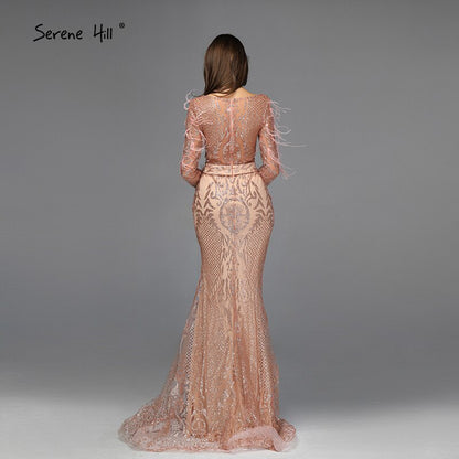 En oferta, sin devolución ni reembolso. Venta Dubai, vestido de noche sexy de sirena en oro rosa 2025, vestido formal de lujo con plumas y cuentas brillantes LA60902. 
