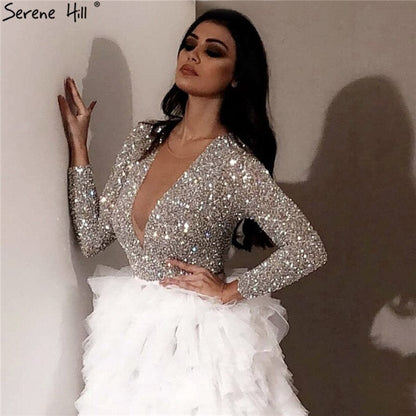 Dubai Weiß Lange Ärmel Luxus Abendkleider 2025 V-ausschnitt Sexy Pailletten Tiered Abendkleider LA6574 