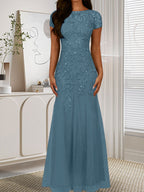 Vestido de tul con lentejuelas y escote redondo de sirena en azul marino oscuro