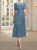 Vestido de madre de la novia de encaje con lentejuelas, corte A, escote ilusión y largo hasta la rodilla
