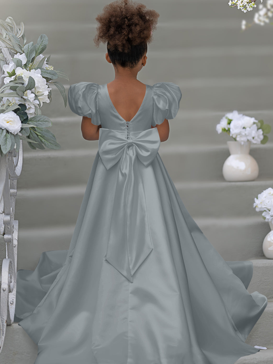Vestido para niña de las flores con cola larga, mangas abullonadas, lazo en la espalda y botones