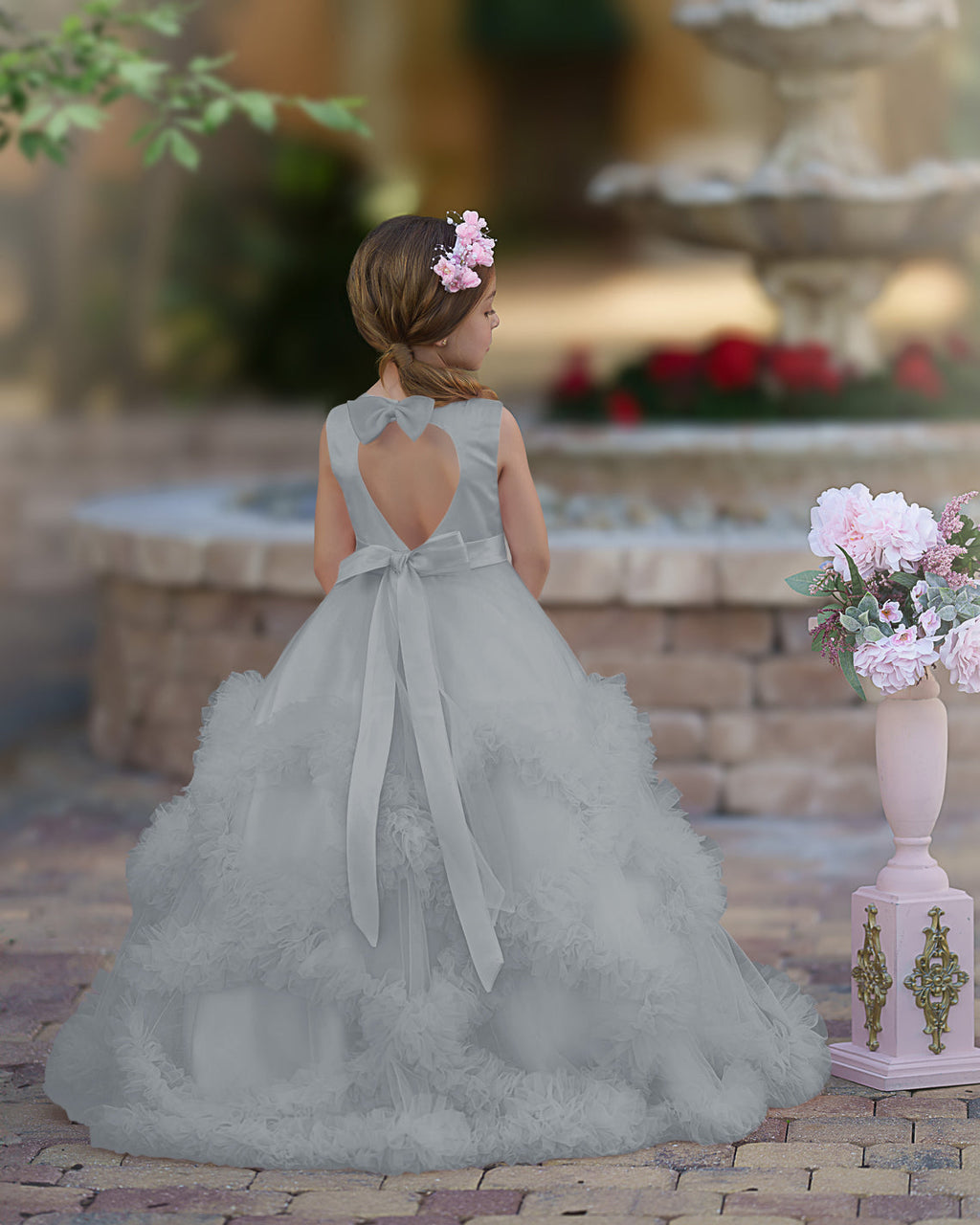Vestido de niña de las flores de tul satinado con corte A y volantes en cascada hasta el suelo