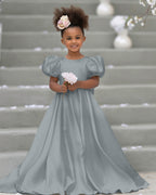 Vestido para niña de las flores con cola larga, mangas abullonadas, lazo en la espalda y botones