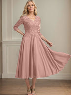 A-Linie V-Ausschnitt Wadenlanges Chiffon-Spitzenkleid für die Brautmutter mit Perlen und Pailletten 