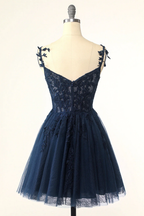 Vestido de fiesta gris corto con tirantes finos, corte A y apliques Y2397