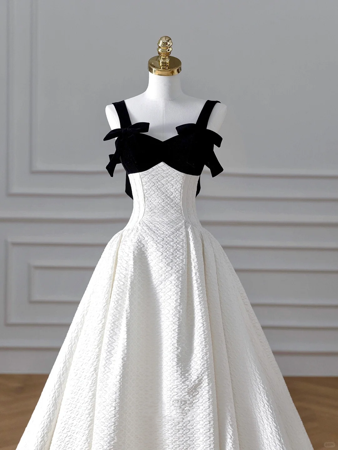 Elegantes weißes Satin A-Linie langes Ballkleid Abendkleid, formelles Hochzeitskleid Y8611