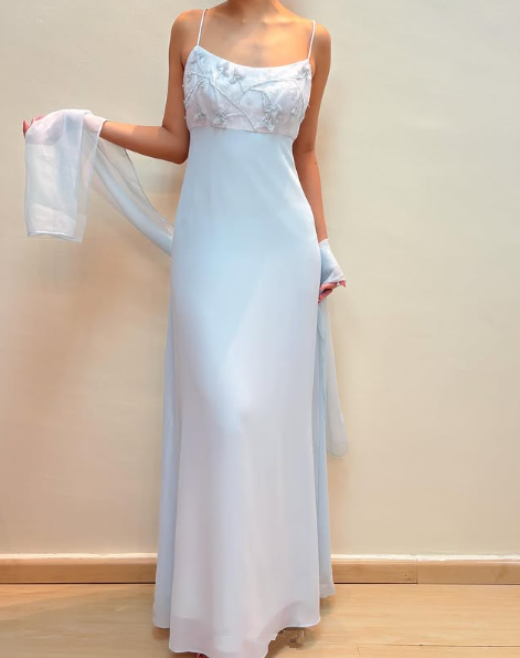 Elegantes pastellblaues Chiffon-Abendkleid mit Perlen und Trägern Y8142