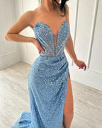 Elegante vestido de fiesta azul con lentejuelas, corte A, escote en V, sin mangas y abertura frontal