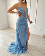 Elegante vestido de fiesta azul con lentejuelas, corte A, escote en V, sin mangas y abertura frontal