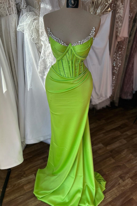 Elegante Säule Spaghettiträger Ärmellose Rüschen Satin Ballkleider