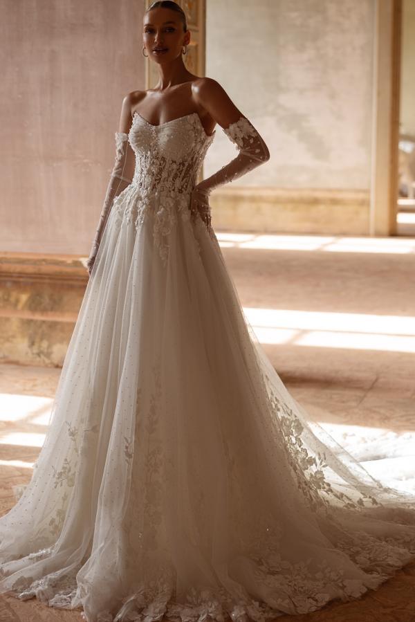 Elegante vestido de novia color marfil largo con escote en forma de A y encaje sin tirantes
