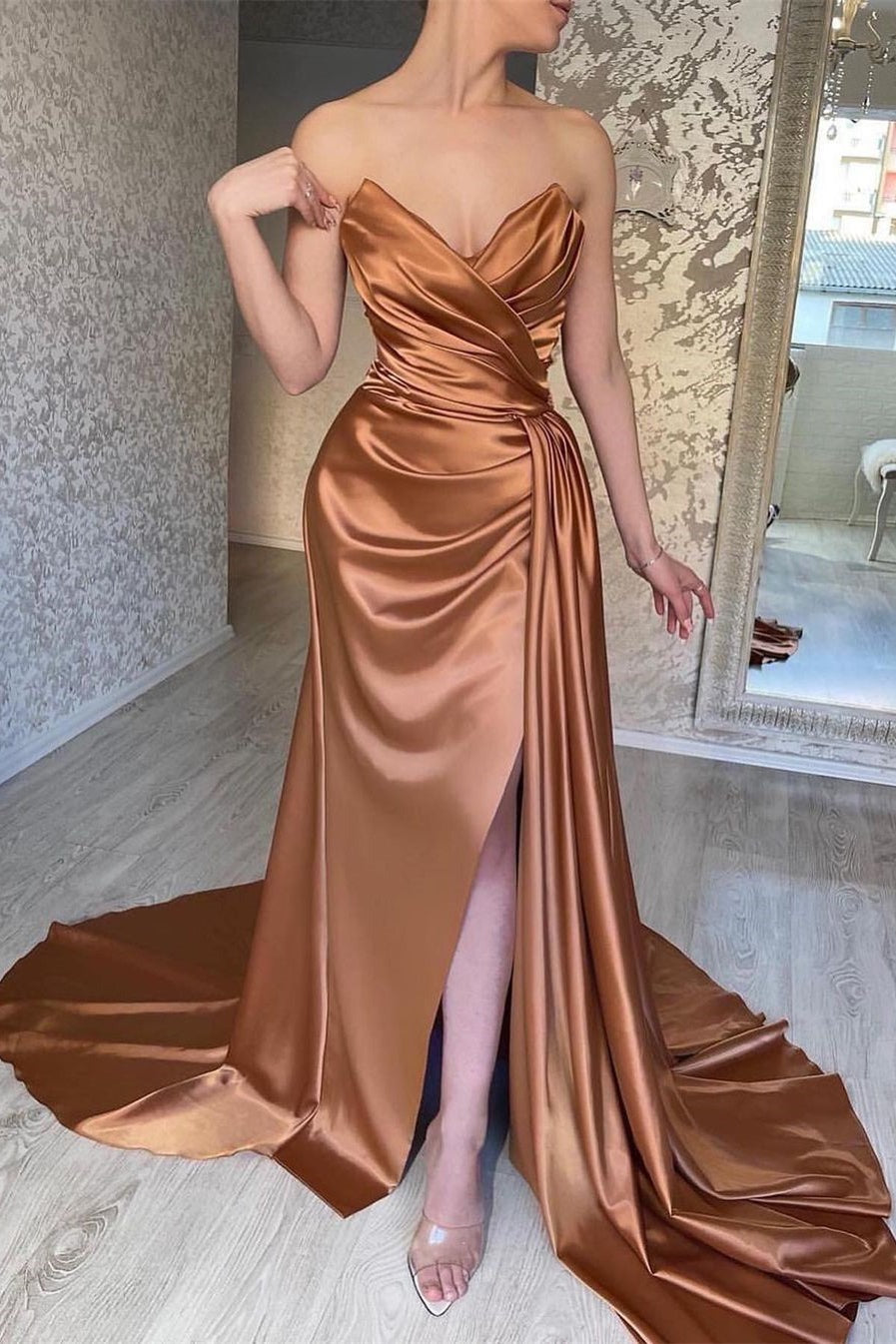 Elegante vestido de fiesta formal de satén sin mangas con escote en forma de A y abertura