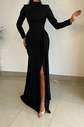 Elegante vestido de fiesta negro largo de sirena con cuello alto y mangas largas con abertura