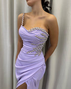 Elegantes langes Meerjungfrau-Abendkleid mit einer Schulter und Schlitz