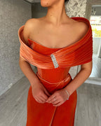 Elegante vestido de fiesta largo de sirena con un hombro al descubierto, sin mangas y abertura