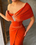 Elegante vestido de fiesta largo de sirena con un hombro al descubierto, sin mangas y abertura