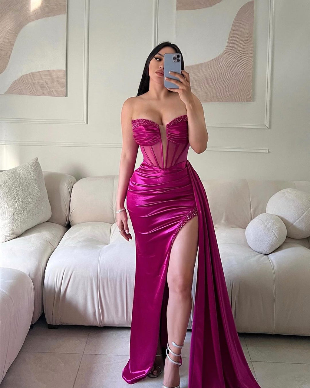 Elegante vestido de fiesta largo de sirena sin mangas con purpurina y abertura