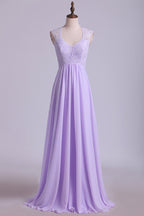 Elegante vestido de dama de honor con top de encaje lavanda SCB51
