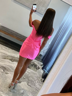 Etuikleid aus schulterfreiem, kurzem Satin mit Pailletten Y2966