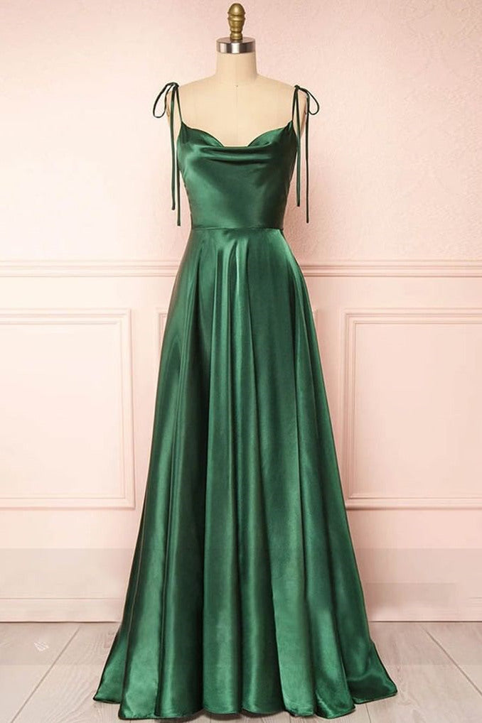 Vestido de fiesta largo de seda con escote vuelto y corte en A 