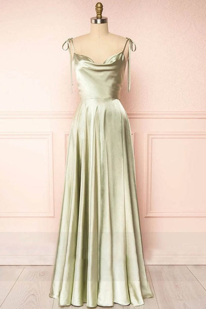 Vestido de fiesta largo de seda con escote vuelto y corte en A 