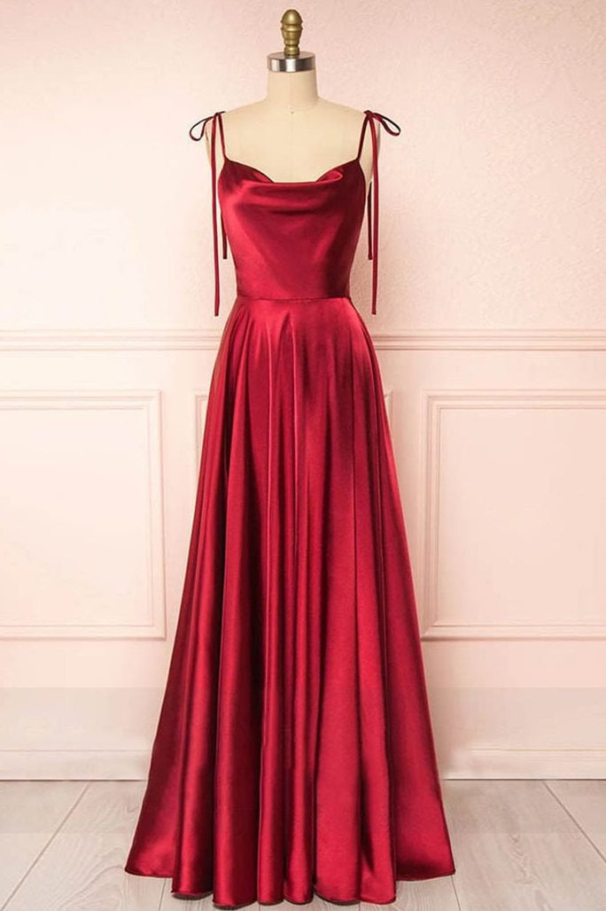 Vestido de fiesta largo de seda con escote vuelto y corte en A 