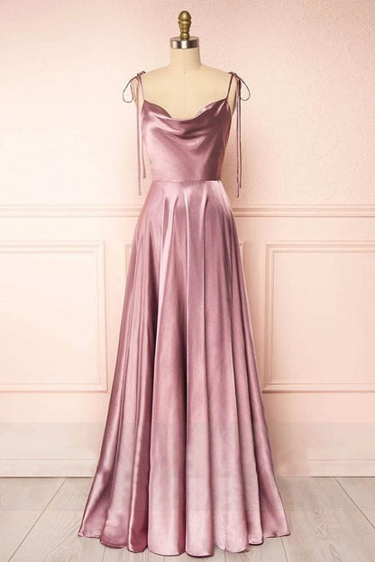 Vestido de fiesta largo de seda con escote vuelto y corte en A 