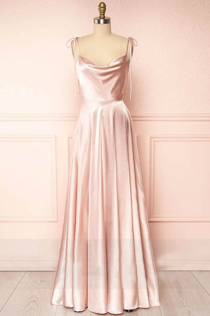 Vestido de fiesta largo de seda con escote vuelto y corte en A 