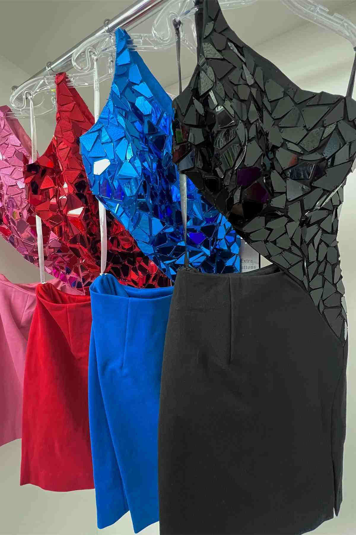 Perdita | Vestido de fiesta de un solo hombro con abertura