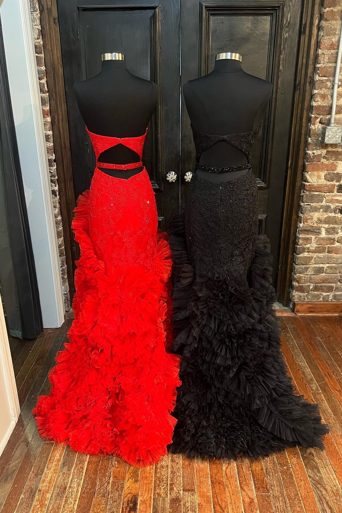 Beverly | Vestido de fiesta de sirena con capas de volantes, espalda recortada y sin tirantes