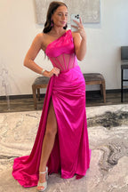 Valerie | Vestido de fiesta largo de satén plisado con un solo hombro