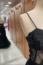 Aubrielle | Schwarzes, langes Ballkleid aus Tüll mit herzförmigen Trägern und Meerjungfrau-Applikationen