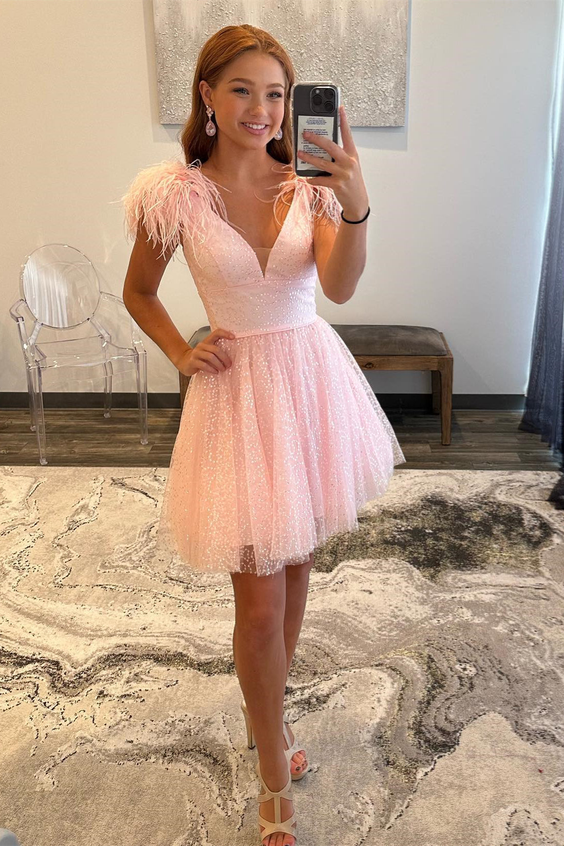 Catherine | Vestido de fiesta de tul con escote en V profundo, corte A y plumas