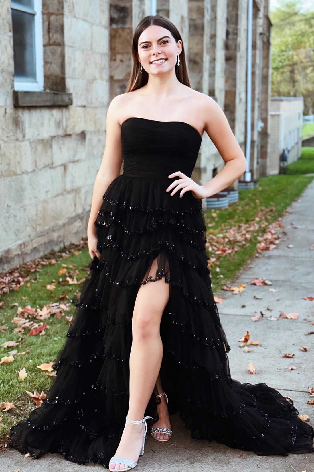 Braelyn | Hellblaues trägerloses Ballkleid aus mehrlagigem Tüll mit Pailletten
