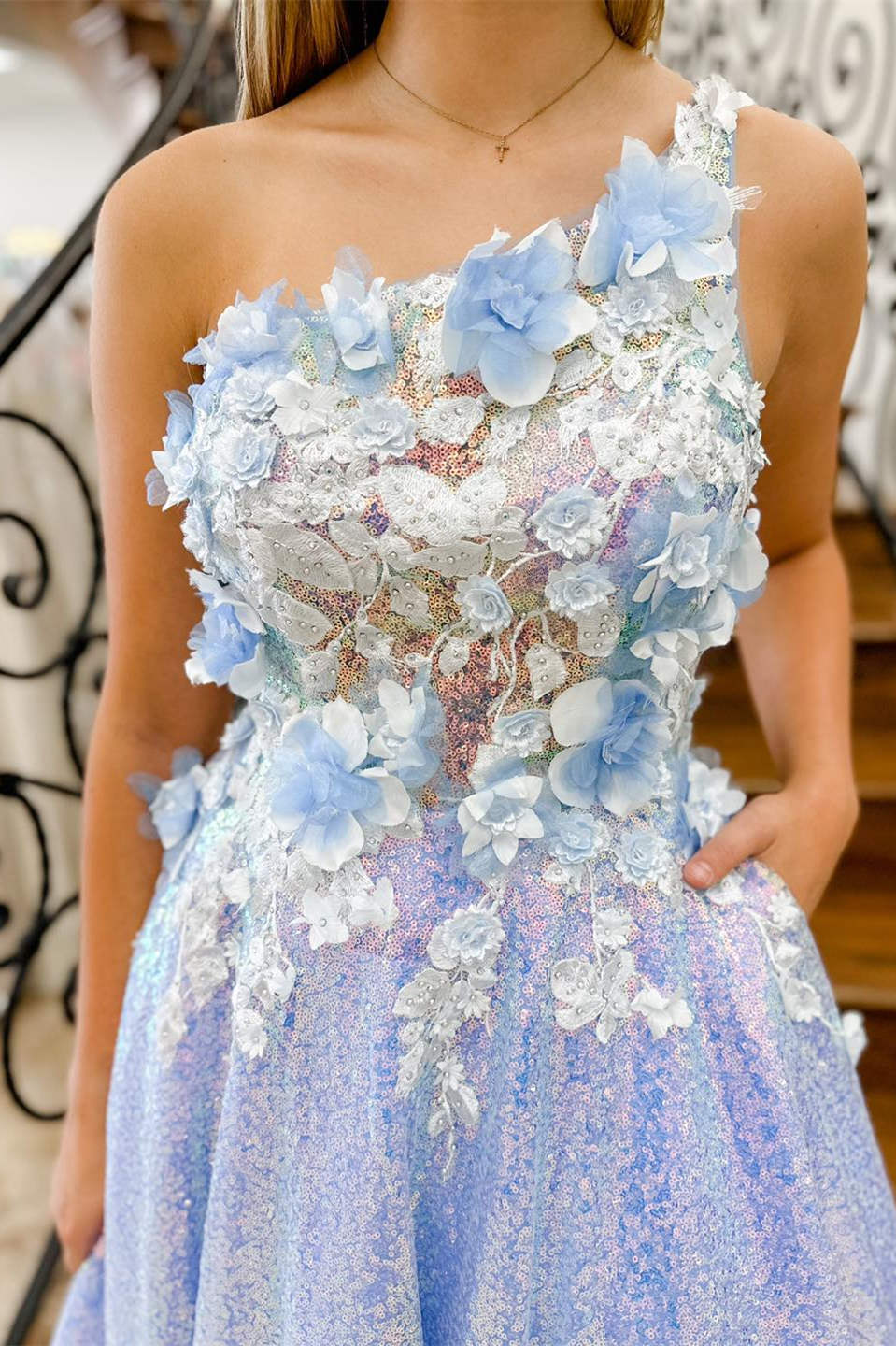 Azaria | Lilafarbenes langes Abendkleid mit One-Shoulder-Träger und 3D-Blumen