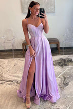 Adrianna | Vestido de fiesta lila sin tirantes, con corsé y corte A, con pedrería