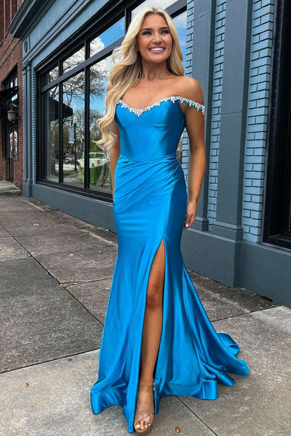 Bellamy | Meerjungfrau-Ballkleid aus rotem Satin mit V-Ausschnitt, Schlitz und Perlenbesatz