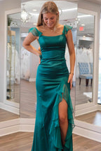 Ailani | Smaragdgrünes Ballkleid mit quadratischem Ausschnitt und Schlitz