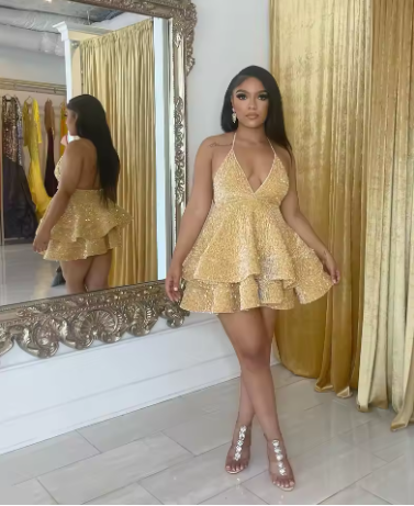Sexy schwarze funkelnde kurze Cocktailkleider mit offenem Rücken und gestuften Pailletten, Abschlusskleid für Partys und Abende, schwarzes Homecoming-Kleid Y1504