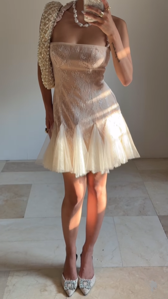 Vestido corto de fiesta con cuello halter, encaje y tul, Y8502