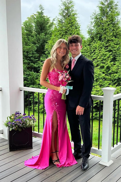 Fabelhaftes säulenförmiges Satin-Spaghettiträger-ärmelloses rosa Ballkleid mit Applikationen und Schlitz vorne